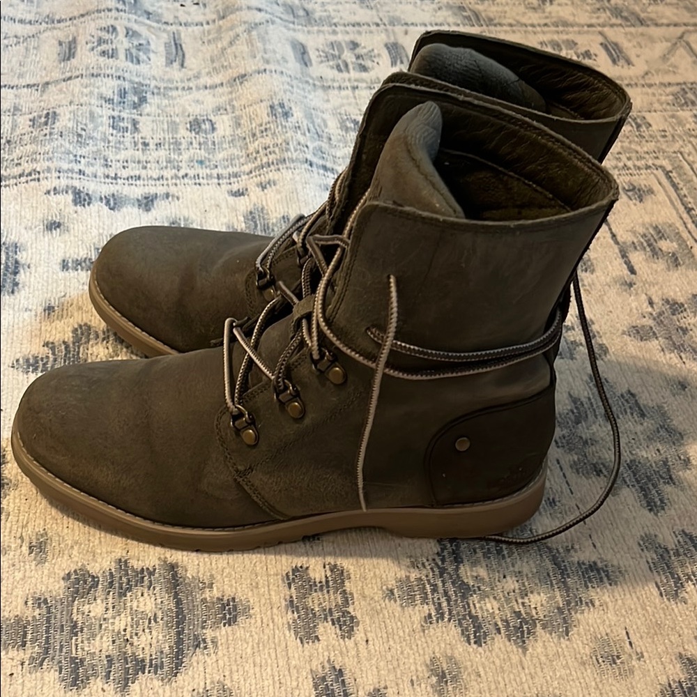 The North Fave Stylish Boots in Dark Green